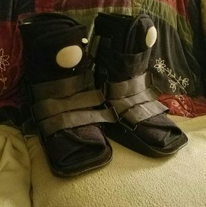 The MaxTrax Air Ankle Walkers-Pair